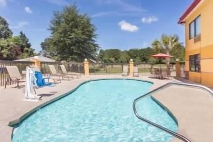 Pool Hotel