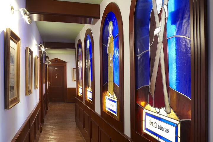 Ballroom/Hall 47 of 51