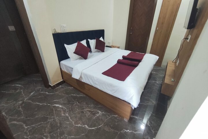 Room 3 of 10