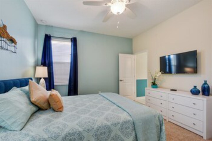 Room 28 of 33