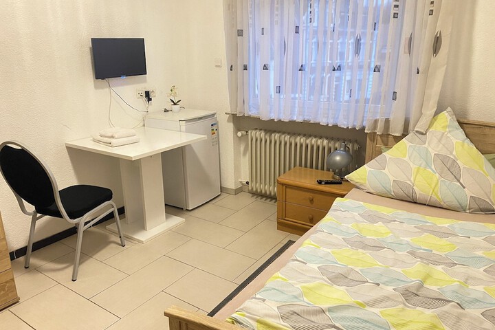 Room 2 of 6