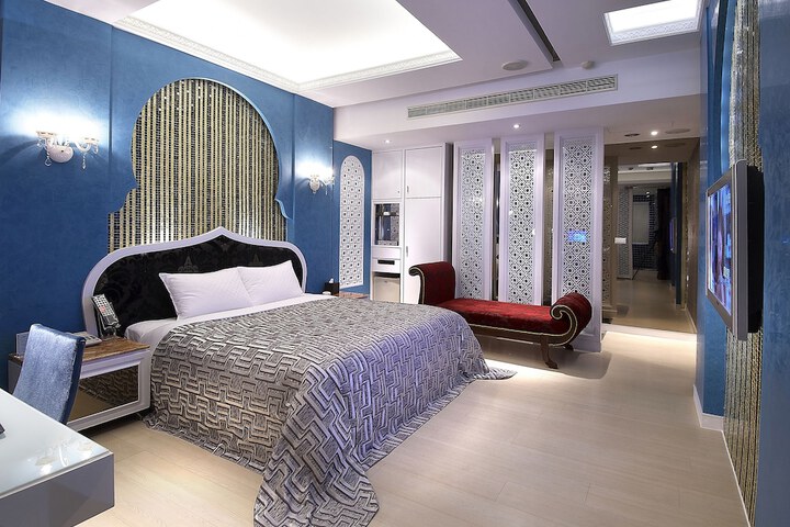 Room 4 of 38