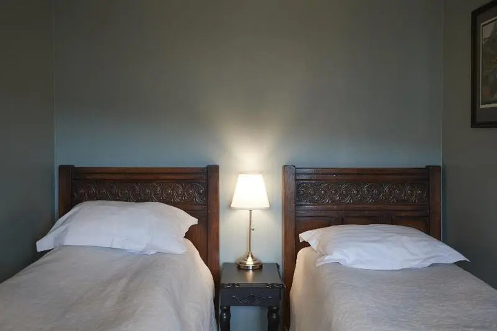 Room 5 of 13