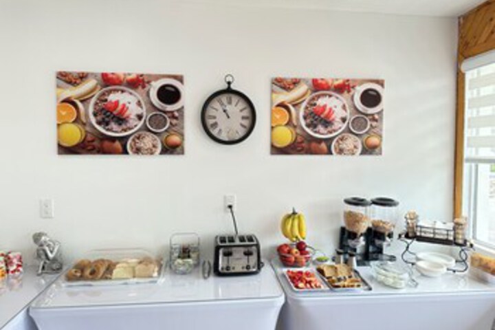 Breakfast/Coffee Service 136 of 165
