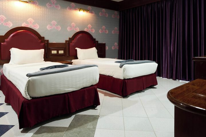 Room 43 of 136