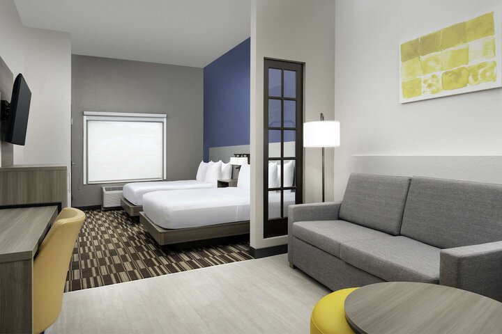 Room 11 of 24