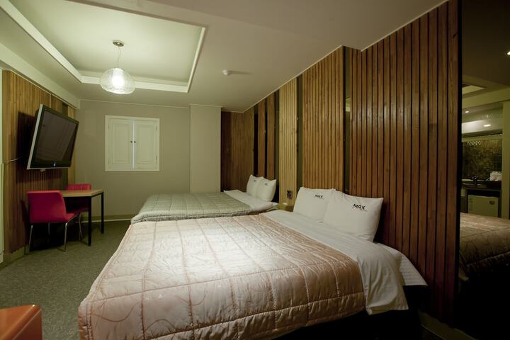 Room 22 of 77