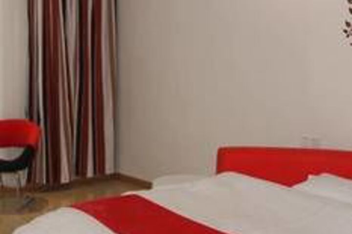 Room 16 of 34