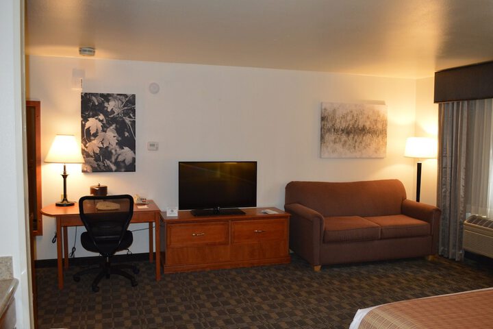Lounge 45 of 78