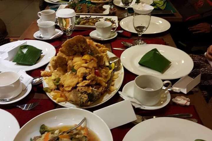 Dining 32 of 53