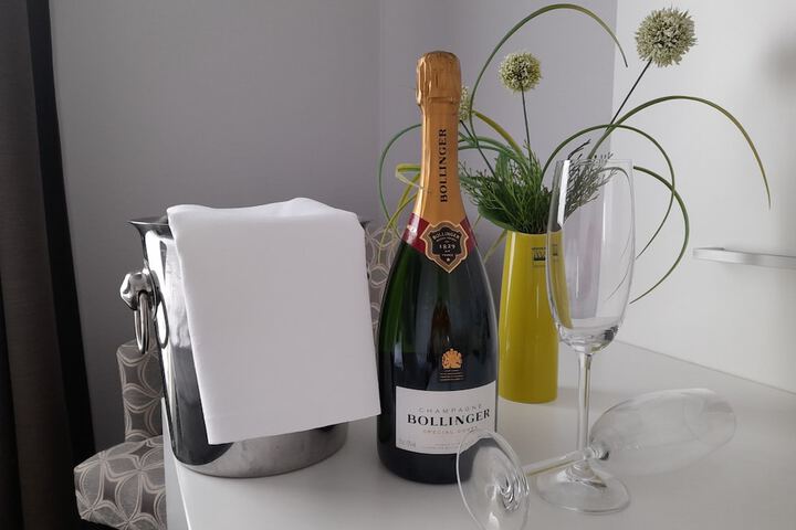 Champagne service