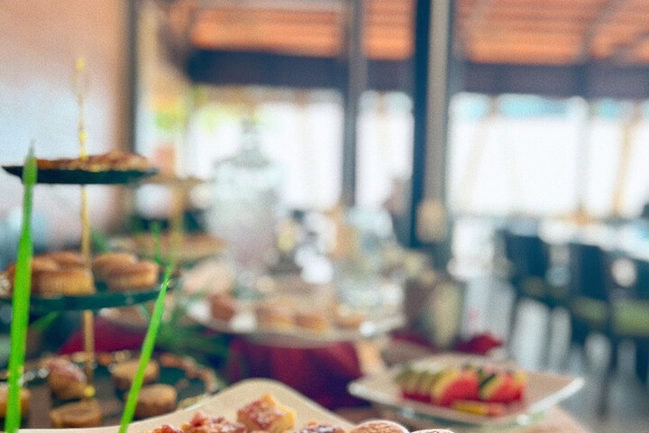Dining 76 of 110