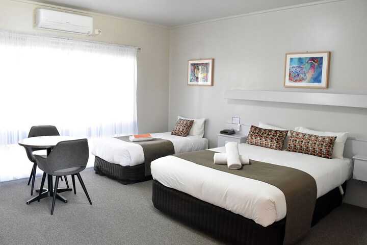 Room 16 of 44