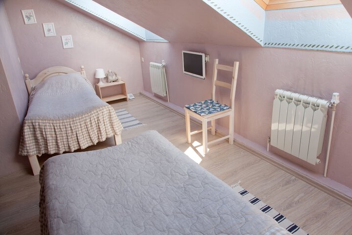 Room 8 of 66