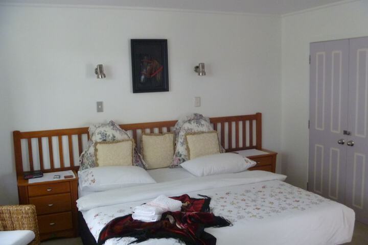 Room 8 of 48