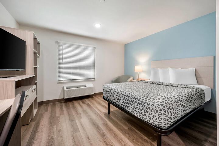 Room 8 of 30