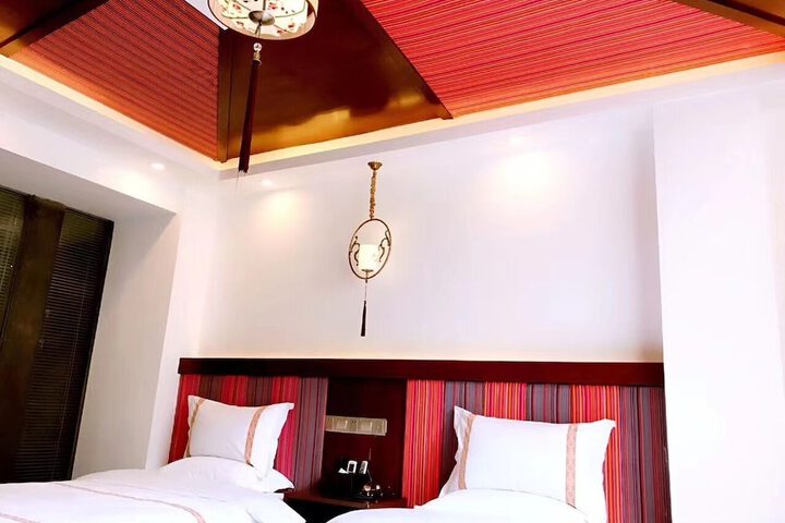 Room 6 of 7