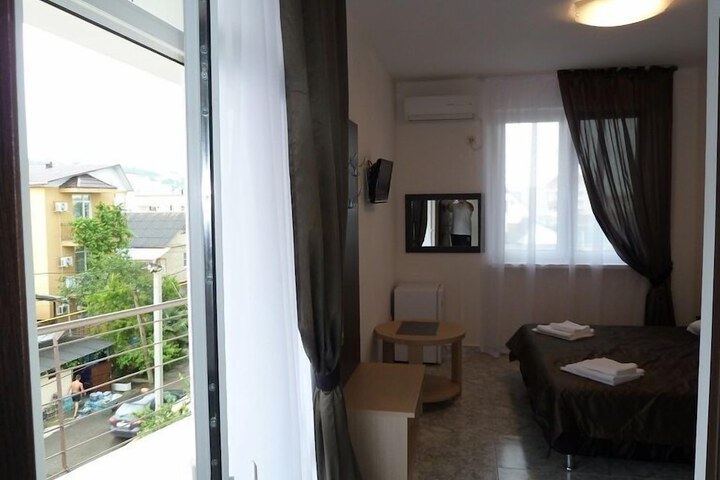 Room 4 of 37