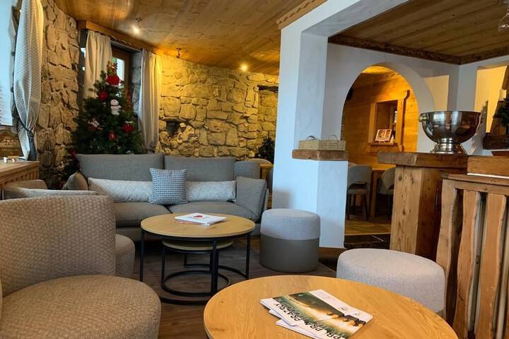 Guest Lobby