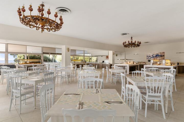 Dining 76 of 128