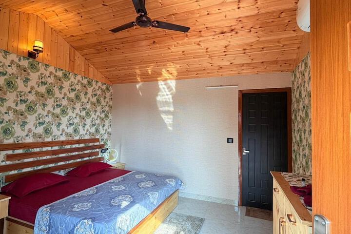 Room 15 of 83