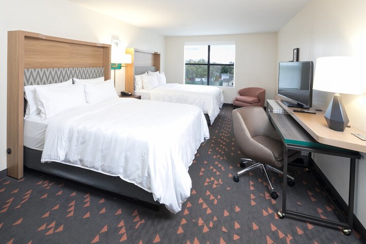 1 Queen Bed (18 of 23)