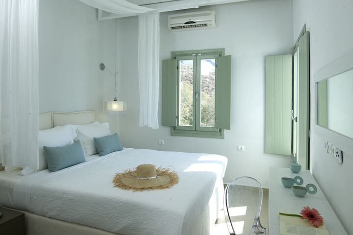 Room 8 of 261