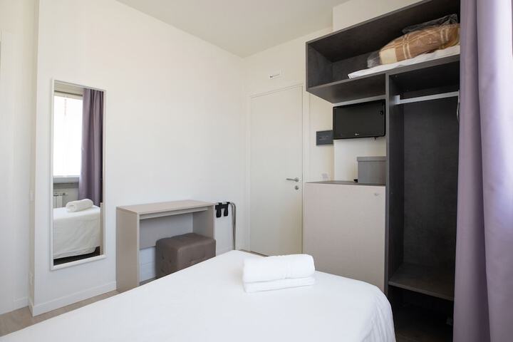 Room 5 of 86
