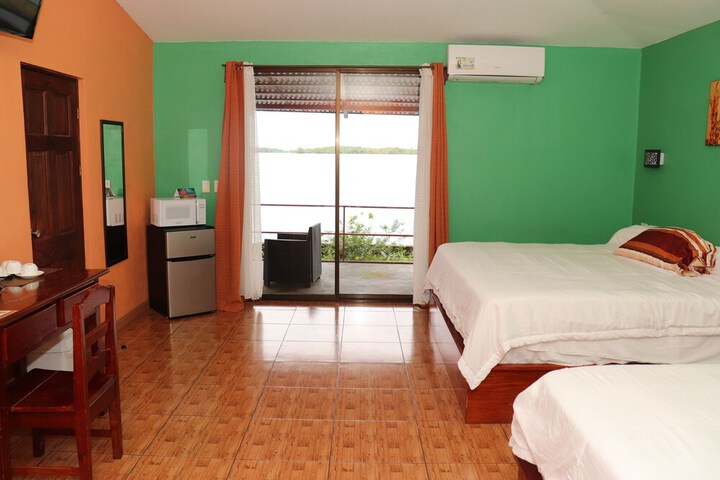 Room 13 of 36