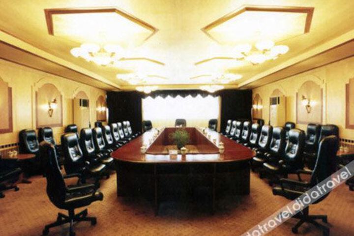 Room 8 of 16