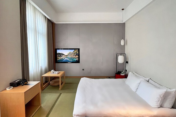 Room 49 of 86