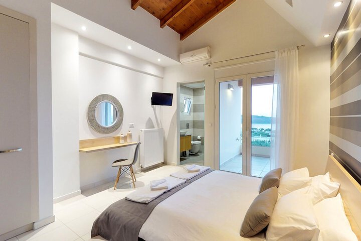 Room 2 of 82