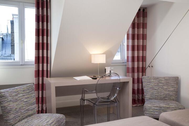 Room 73 of 76