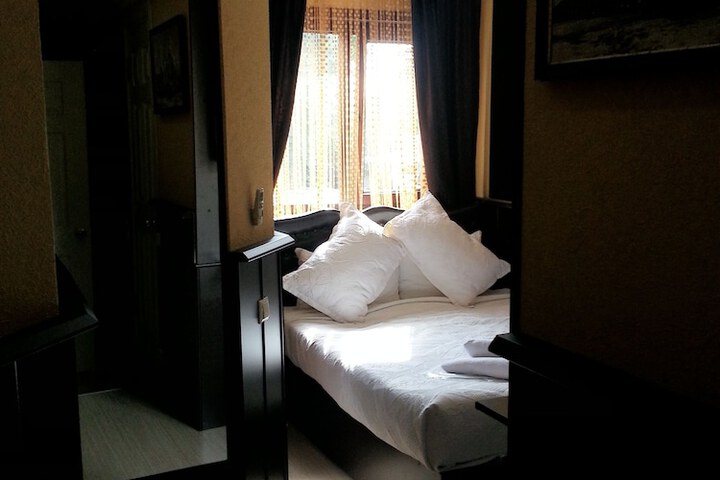 Room 14 of 28