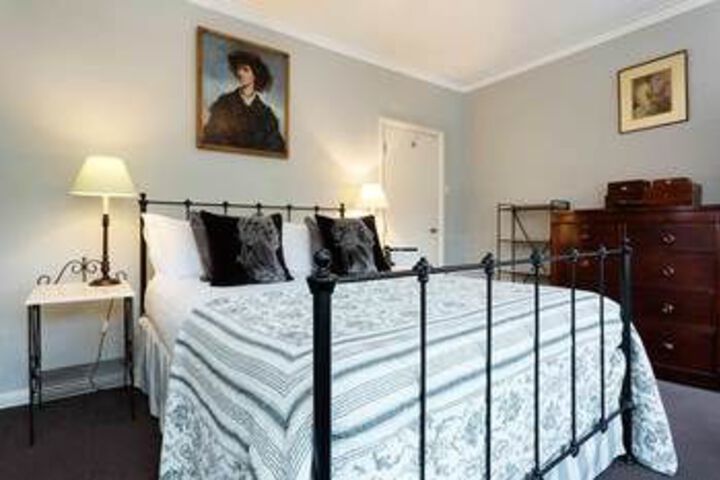 Room 11 of 28