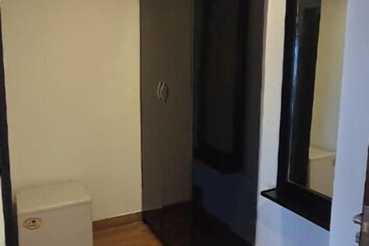Room 16 of 33