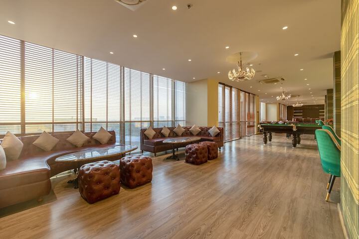 Lounge 62 of 67