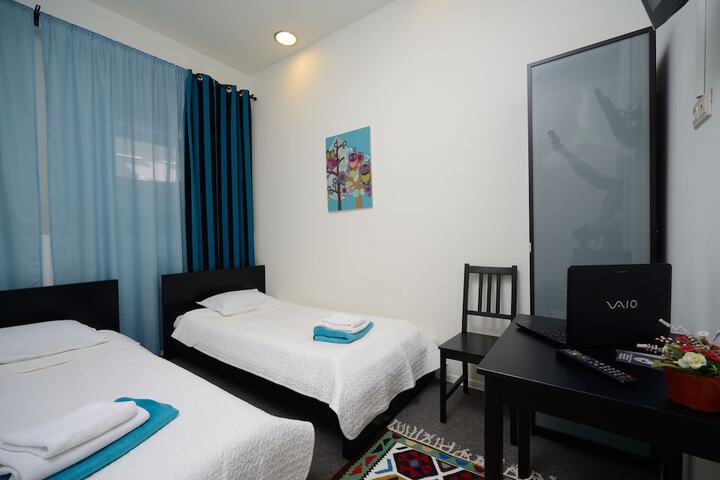 Room 5 of 48