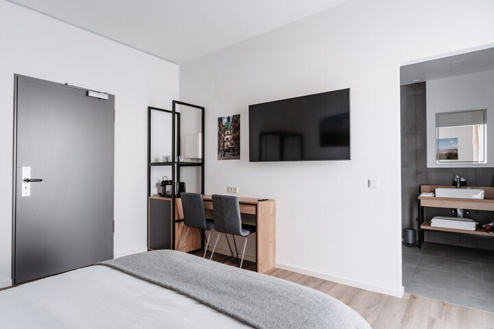 Room 19 of 86