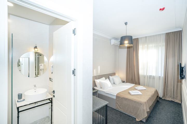 Room 43 of 69