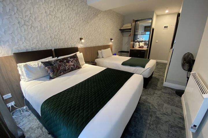 Room 15 of 116