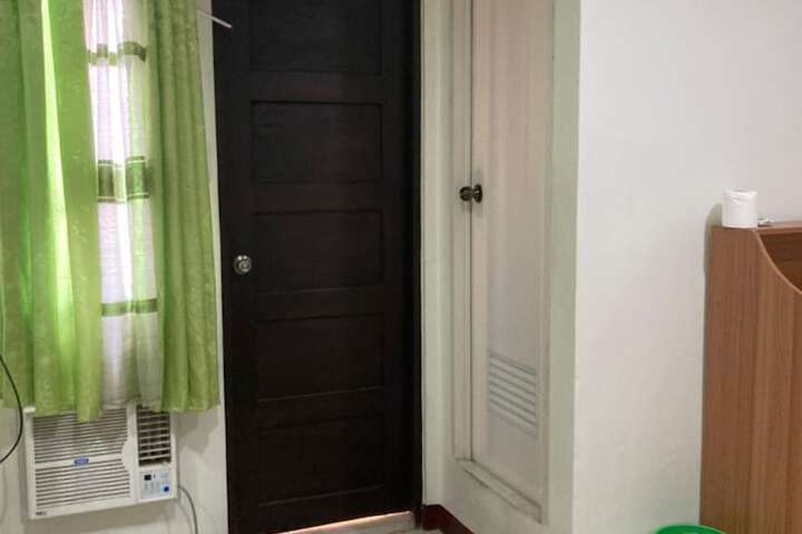 Room 13 of 20