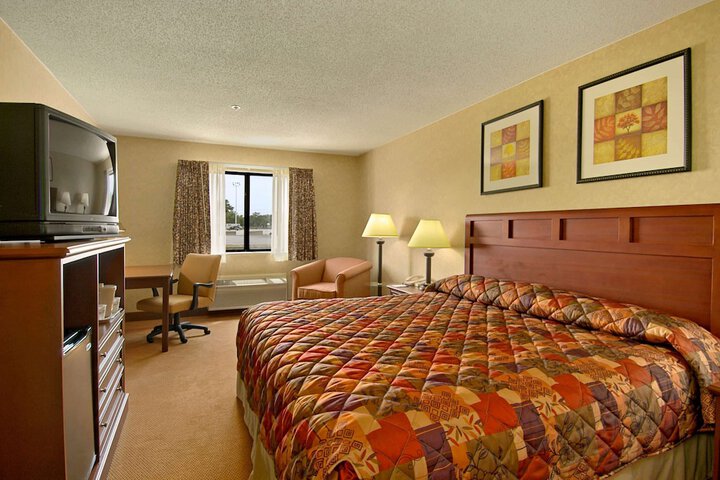1 King Bed (16 of 17)
