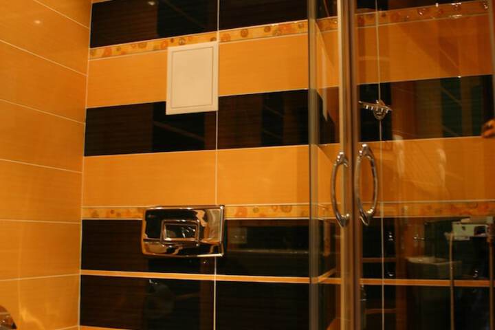 Room 10 of 26