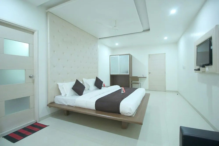 Room 5 of 14