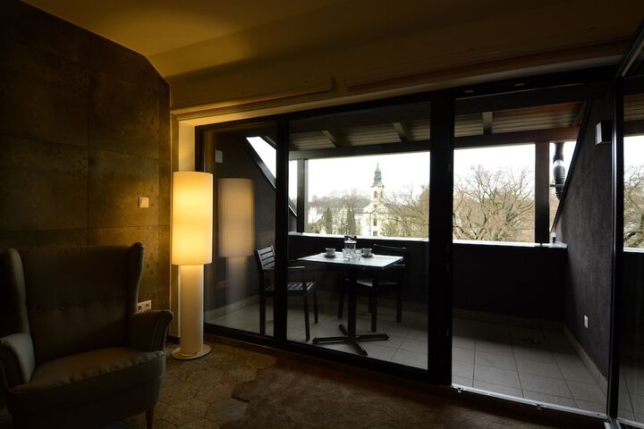 Room 9 of 62