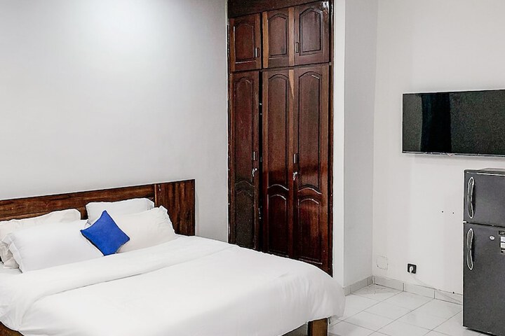 Room 15 of 28