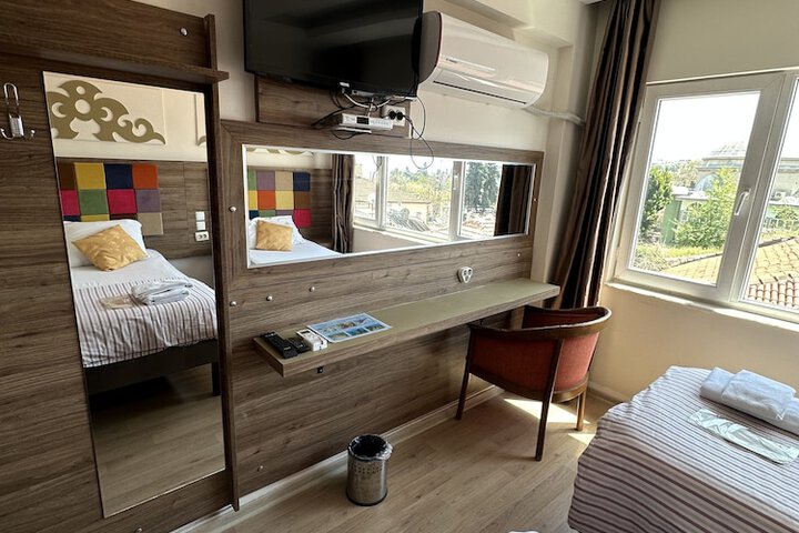 Room 9 of 61