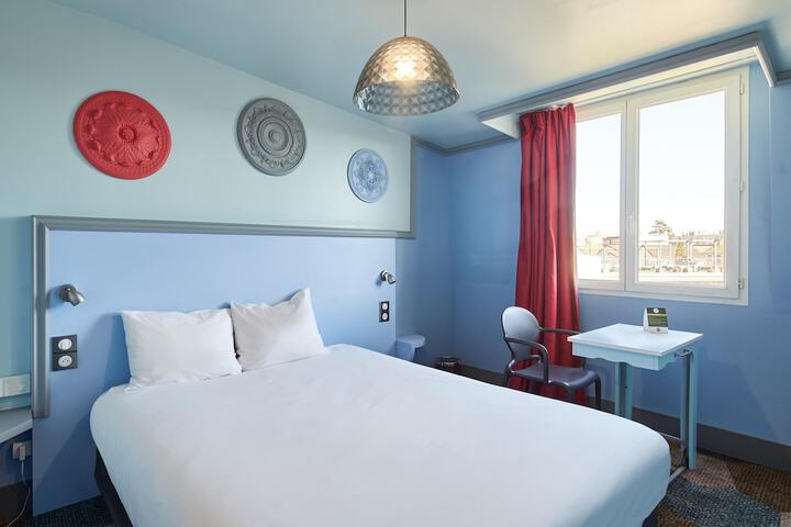 Room 8 of 40
