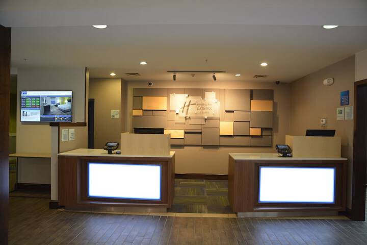 Check-in/check-out kiosk